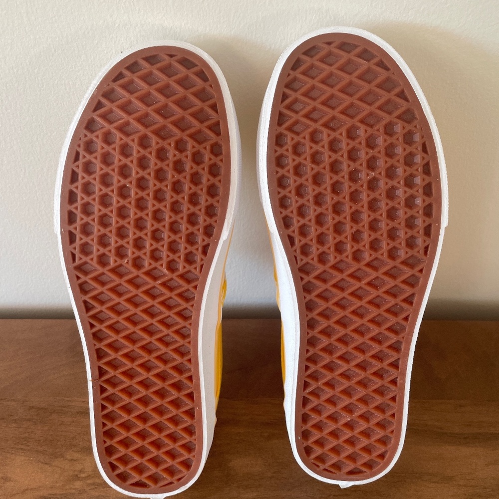 Vans - Picture 2 of 6